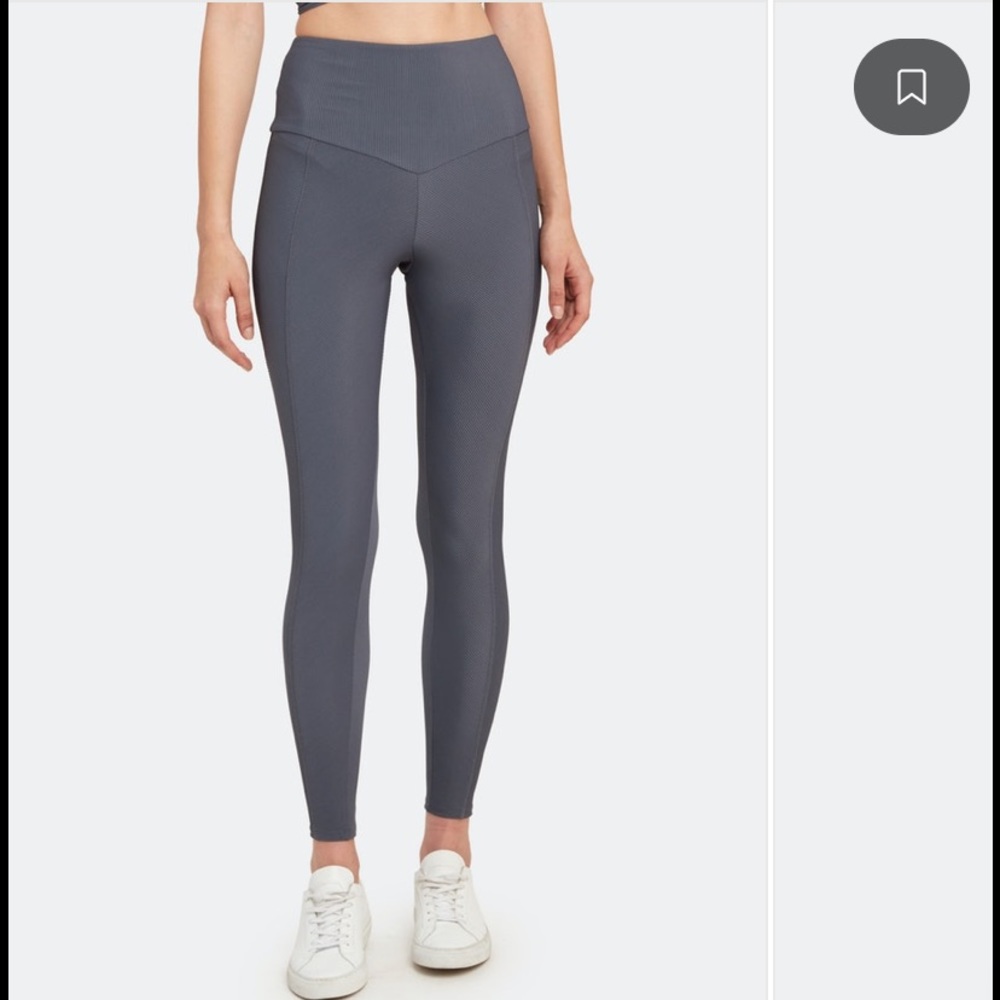 NWT Onzie Sweetheart legging in Grey SM